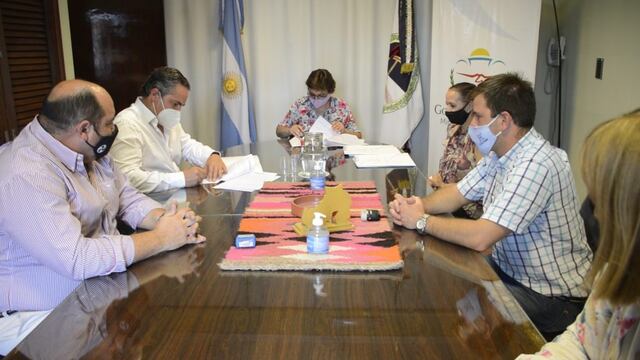 En sede del Ministerio de Educación se firmó los contratos para la ejecución de obras del primer tramo del Programa de Mejora del Acceso y la Calidad Educativa (PROMACE) de Jujuy.