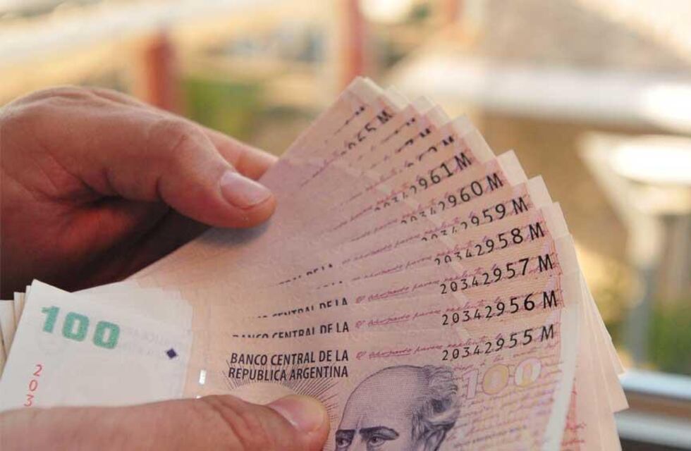 Tras admitir el shock de inflación, el Gobierno subirá el salario mínimo