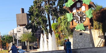Reloj Cucú en Villa Carlos Paz. (Foto; VíaCarlosPaz).