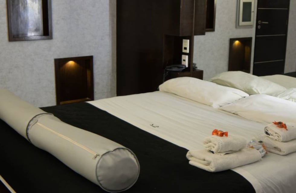 De turnos y suites: ¿cuánto cuesta ir a un “telo” en Rosario?