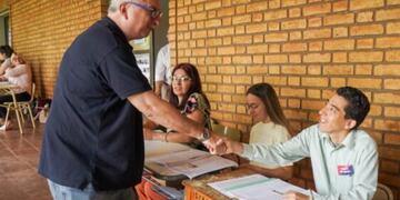 Elecciones 2023: Hugo Passalacqua emitió su voto en Oberá.
