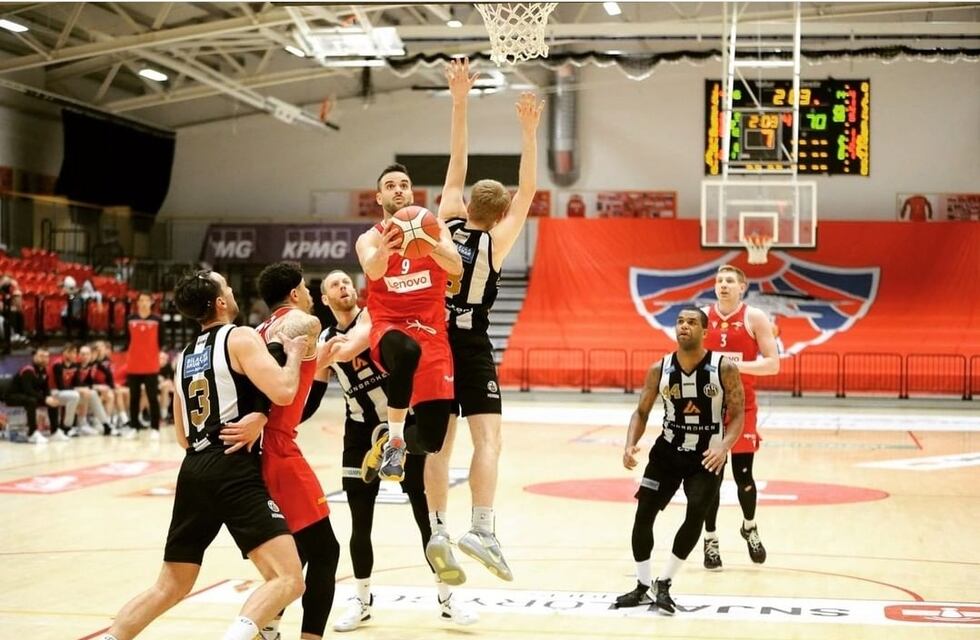 Pablo Bertone acordó su continuidad hasta el 2024 con el Valur Reykjavík