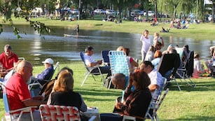 Villa Carlos Paz. La ocupación era ayer del 85%. El día amaneció nublado, pero a la tarde el sol invitó a salir al aire libre (LaVoz).