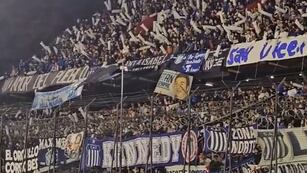 La hinchada de Talleres en la cancha de Newell's para el partido con Colón (Captura de TV)