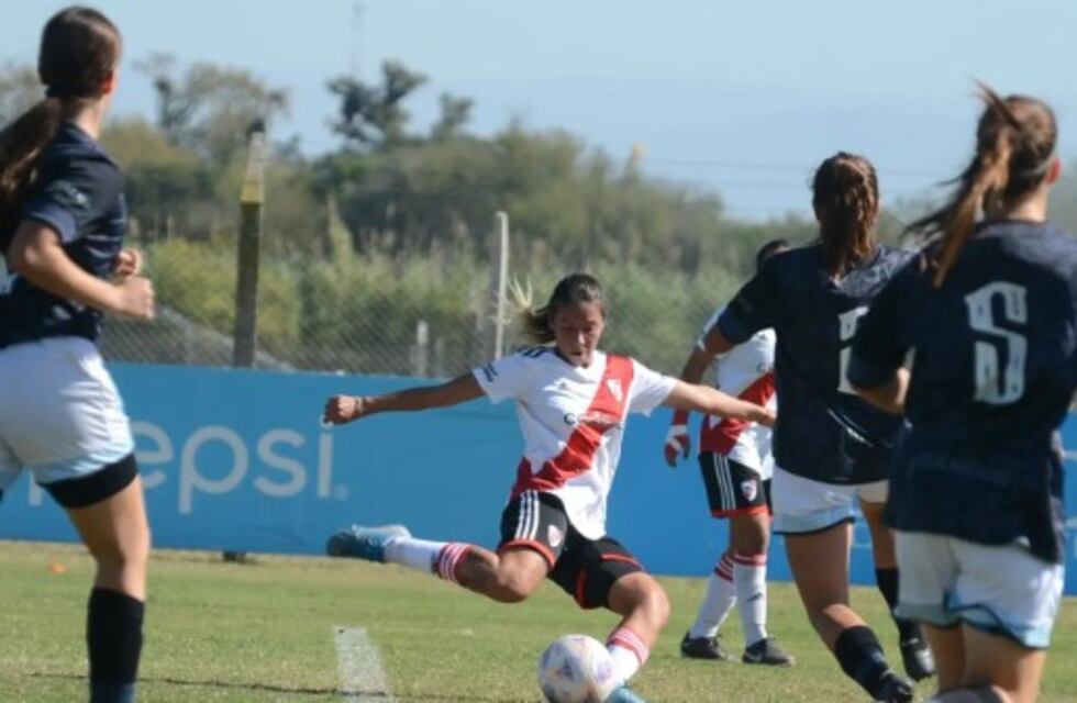 Fútbol femenino: la puntaltense Julieta Romero convirtió su primer gol en River Plate