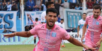 Leandro Fernández abrió el marcador en Nueva Italia para la ilusión de Racing para ascender (Foto: Prensa Racing).