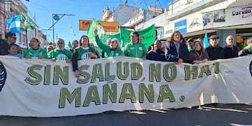 Buena convocatoria en la marcha organizada por ATE Punta Alta ante la situación de IOSFA.