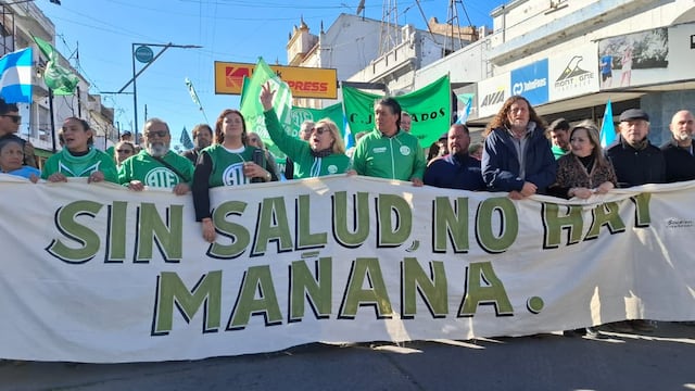 Buena convocatoria en la marcha organizada por ATE Punta Alta ante la situación de IOSFA.