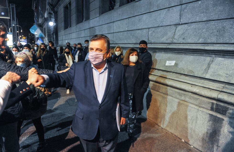 Mario Negri y la reacción opositora por el regreso a la fase 1