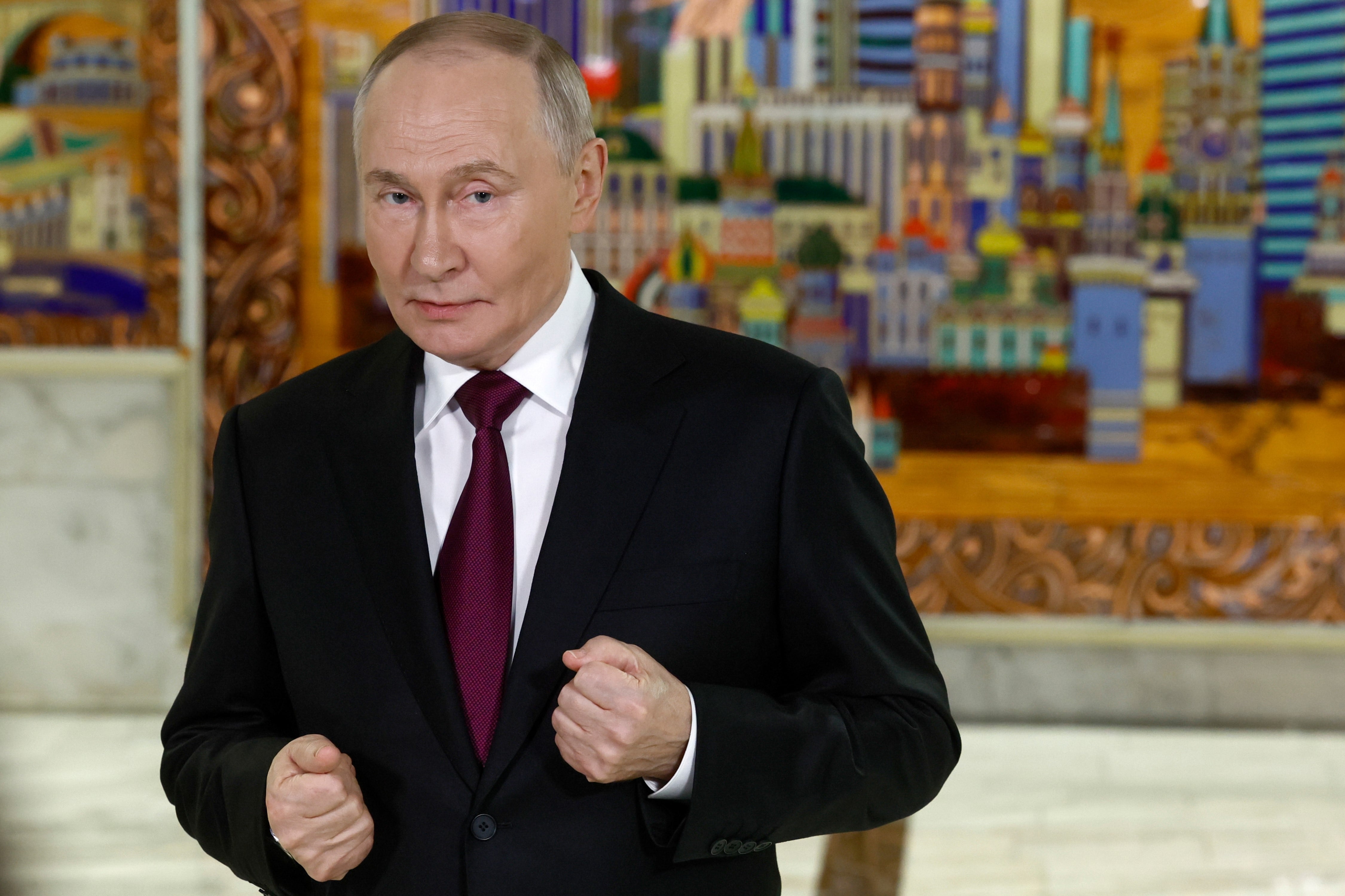 El presidente ruso, Vladimir Putin, en un gesto desafiante ante la prensa.