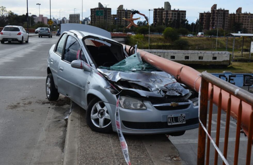 Accidente en Córdoba: increíble choque a la altura del Hombre Urbano