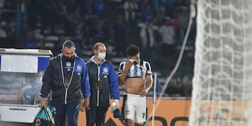 La inocultable mueca de dolor e impotencia. Diego Valoyes y otra lesión que lo deja afuera en Talleres.