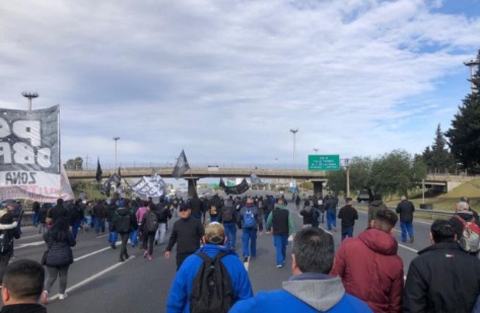 Conflicto por la falta de neumáticos: a los precios altísimos y al cepo se suma una larga pelea gremial
