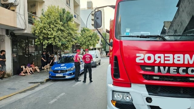 Bomberos contuvieron un incendio en barrio Alto Alberdi y salvaron a cinco perritos. (Ilustrativa)