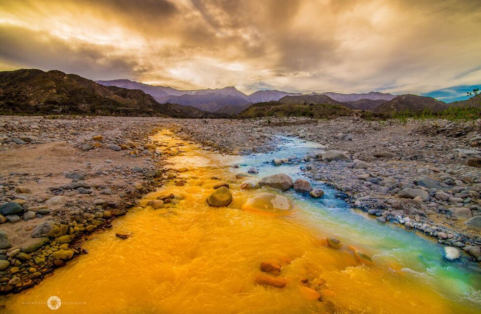 ¿La Rioja es de Boca?: dos ríos se unen y llaman la atención por su particular combinación de colores