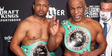 Mike Tyson volvió a pelear a sus 54 años y empató ante Roy Jones (Foto: EFE/EPA/JOE SCARNICI)