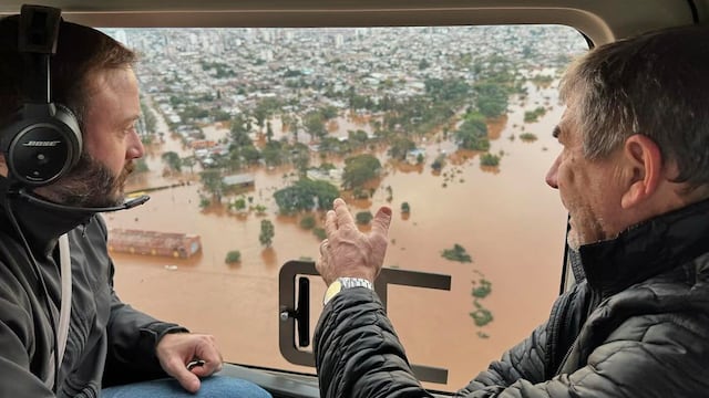 Francisco Azcué y el ministro de Seguridad y Justicia Néstor Roncaglia.
