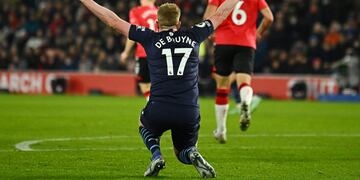 Manchester City no pudo vencer a Southampton pero sigue líder de la Premier League.