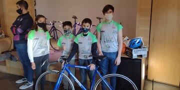 San Luis promueve el ciclismo de pista y ruta e hizo entrega de bicicletas preparadas para la práctica de este deporte.