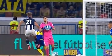 El ex Atlético de Rafaela tuvo una jugada de patada en el aire al peruano que no vio Darío Herrera