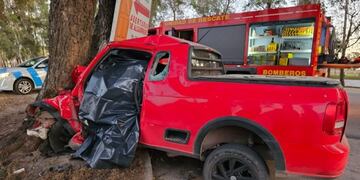 El siniestro vial se produjo al impactar una camioneta contra un árbol. La víctima fue identificada como Marco Boretto, de 20 años.