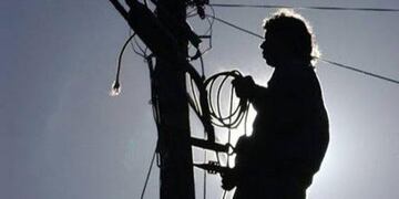 El cobre que contienen los cables atrae a los ladrones. Foto diario Huarpe.