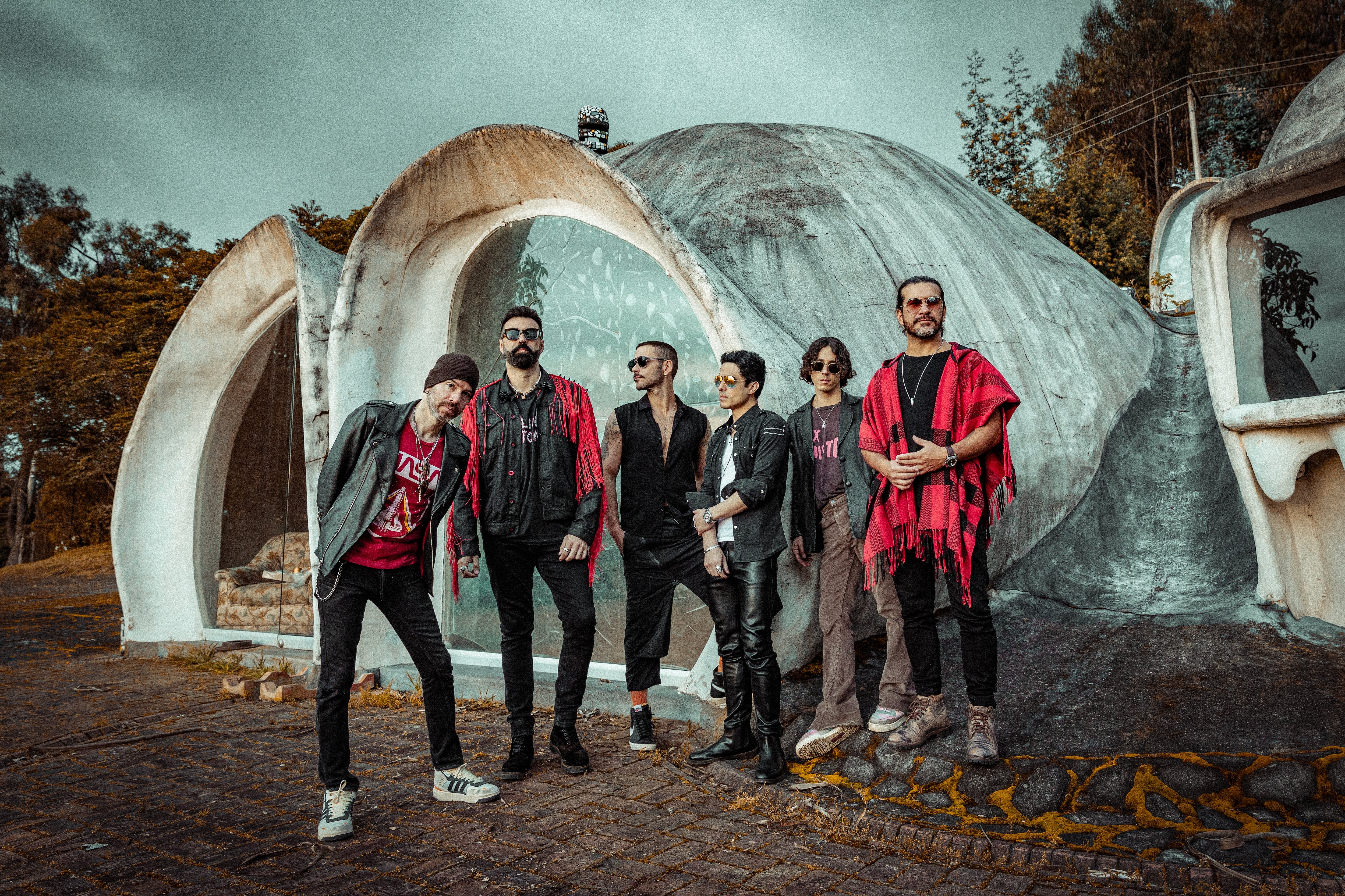 Guadalupe es una de las canciones más famosas de la banda, escrita a partir de la triste historia de uno de sus miembros, quien perdió a su bebé.