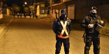 Rastrillajes en el barrio 544 viviendas, donde fúe vista por última vez Guadalupe. Gentileza el Diario de la República