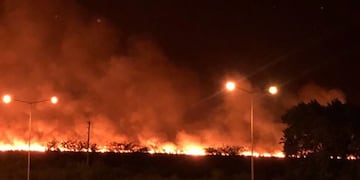 Las llamas se podían observar desde varios kilómetros de distancia. Twitter @NacionalAM870