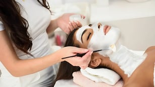 Uno de los cursos gratuitos disponibles es de estética profesional.