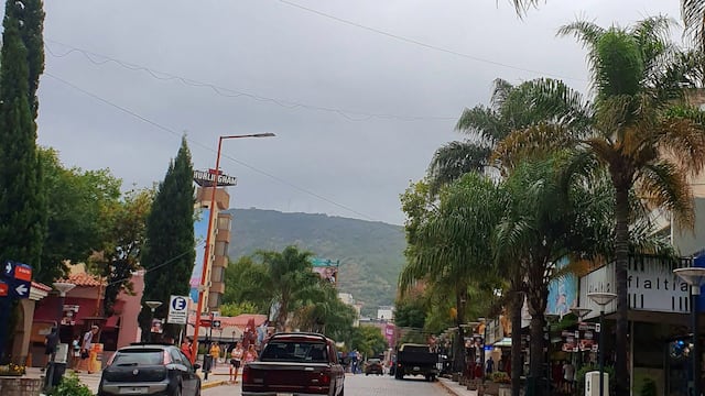 Una jornada con cielo cubierto en Carlos Paz.