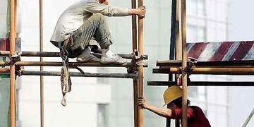 Un obrero cayó de un andamio en una fábrica de San Luis (imagen ilustrativa).