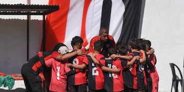 Newell's sancionó a seis jugadores infantiles por sacarse una foto con Malcorra.