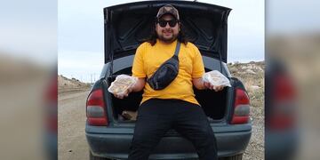 El chubutense que ayuda a vecinos que están trabajando.