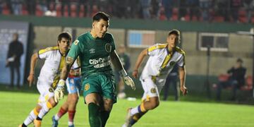 El futbolista de 30 años llegó al Canalla tras la lesión que sufrió Jorge Broun.