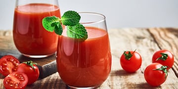 El jugo natural de tomate, ideal para combatir el calor y aportarle al cuerpo una óptima fuente de nutrientes.