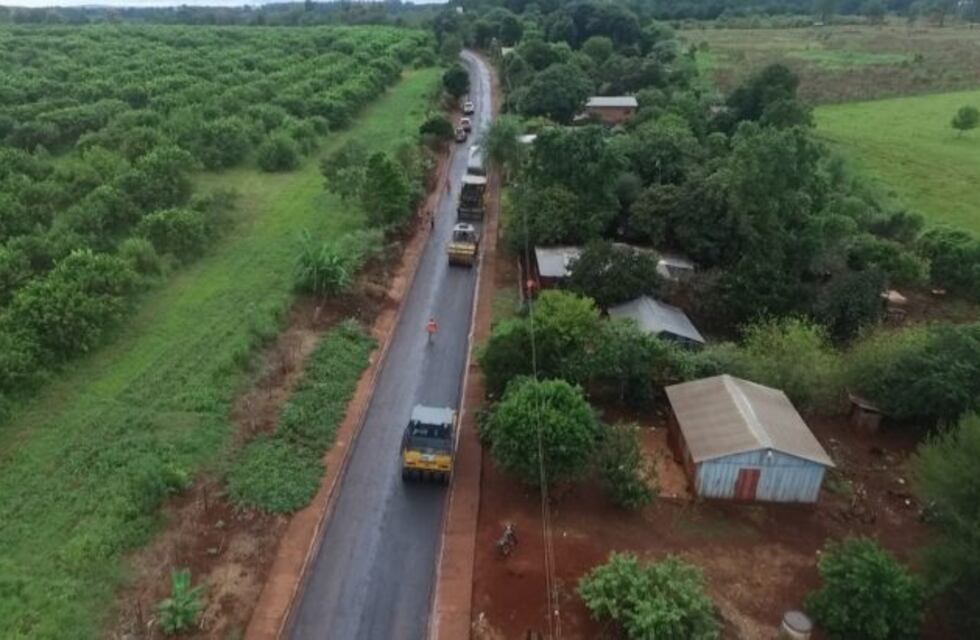Etapa de finalización para las obras de asfalto sobre empedrado en Colonia Delicia