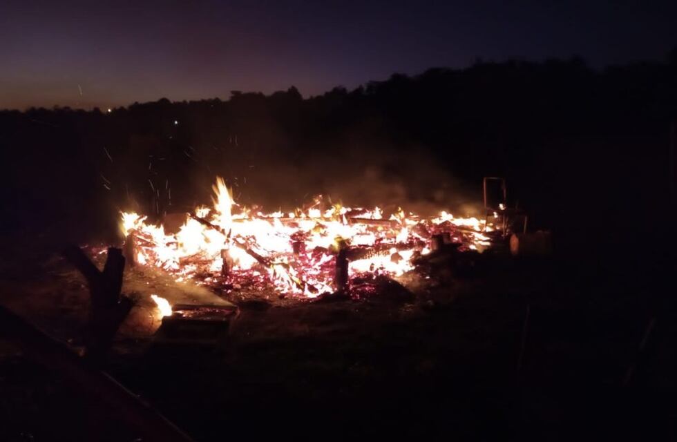 Oberá: una vivienda se incendió por completo
