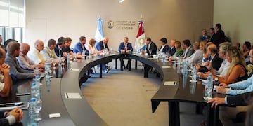 Llaryora reunido con deferentes sectores de producción ( Prensa Casa de Gobierno)