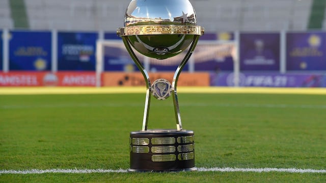 El trofeo. El que buscará Talleres en la edición 2021. (Prensa Conmebol)