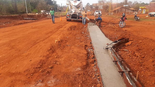 Obras de saneamiento en el barrio Nuevo Iguazú.