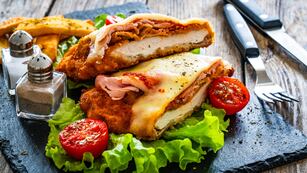 Día de la Milanesa en Argentina: la exquisita receta para que te salga mejor que la del bodegón y sorprendas a toda la familia.