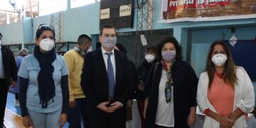 Zamora y Vizzotti en el nodo de vacunación de la capital.