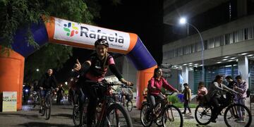Nueva bicicleteada nocturna en Rafaela