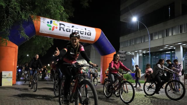 Nueva bicicleteada nocturna en Rafaela