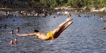Vacaciones con altas temperaturas en el comienzo del verano. Isla de los Patos 20 diciembre 2021 foto Javier Ferreyra