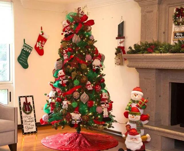 El 8 de diciembre, se arma el famoso arbolito de Navidad.