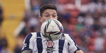 Rodrigo Garro y la pelota. Talleres lo disfruta. (Prensa Talleres)