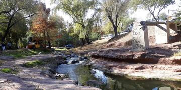 El bebé estaba "semisumergido en un arroyo", según el parte policial. Foto ilustrativa