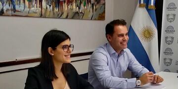 La secretaria de Economía y Finanzas de la Municipalidad, Brenda Tomasevich, acompañada del subsecretario de Desarrollo Económico, Gustavo Ventura.